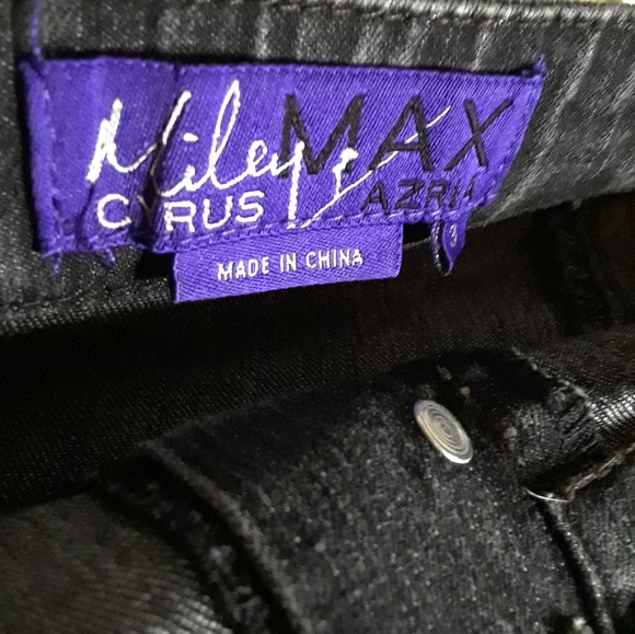 Miley Cyrus button up spandex short - Picture 4 of 4